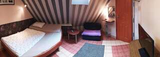 Проживание в семье Pensjonat Europa Brzeziny Двухместный номер с 1 кроватью и дополнительной кроватью (для 2 взрослых и 1 ребенка)-2
